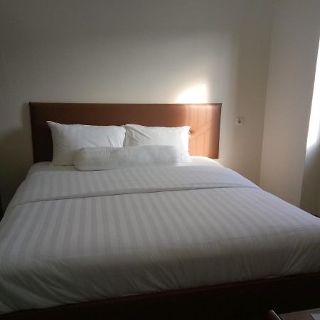 Clean & Comfort Homestay Ambon Esterno foto