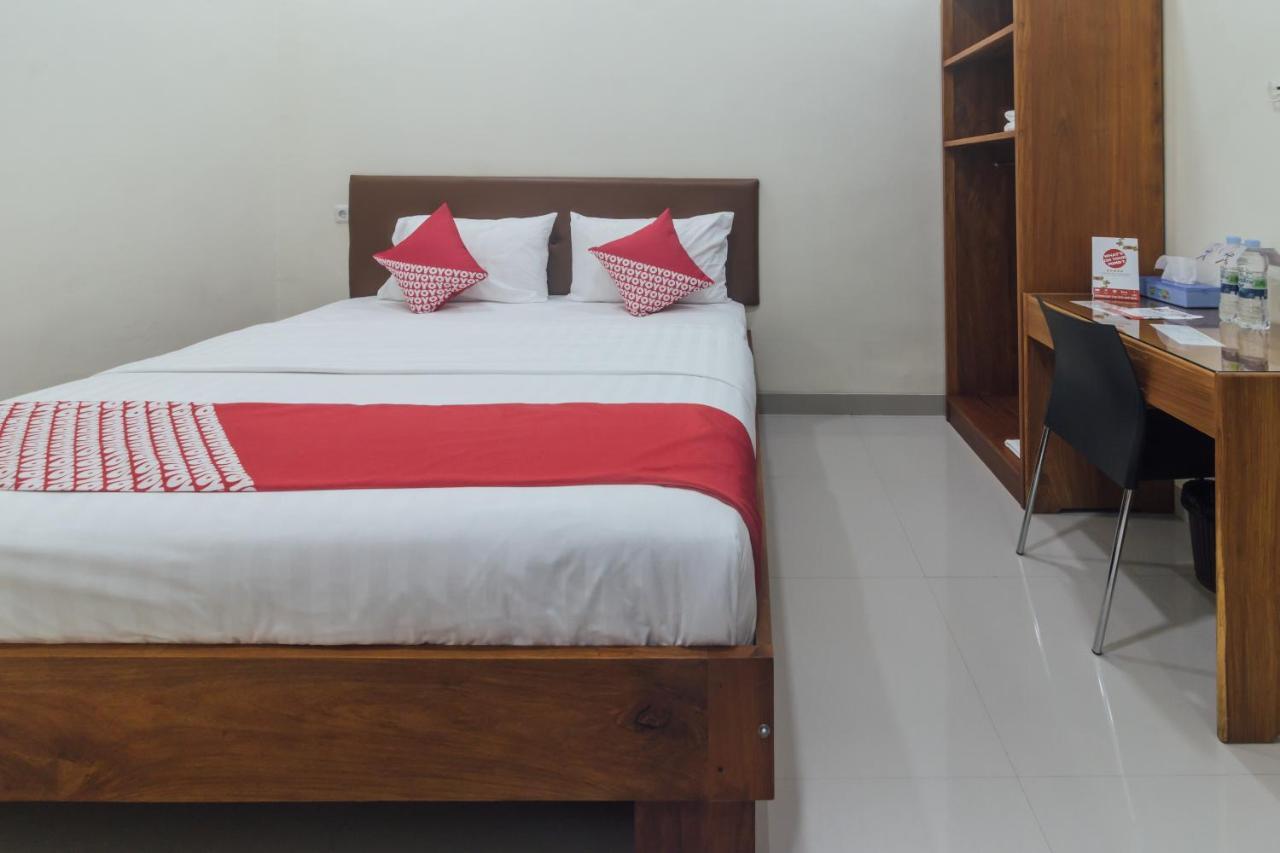 Clean & Comfort Homestay Ambon Esterno foto