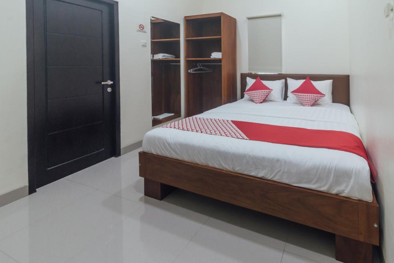 Clean & Comfort Homestay Ambon Esterno foto
