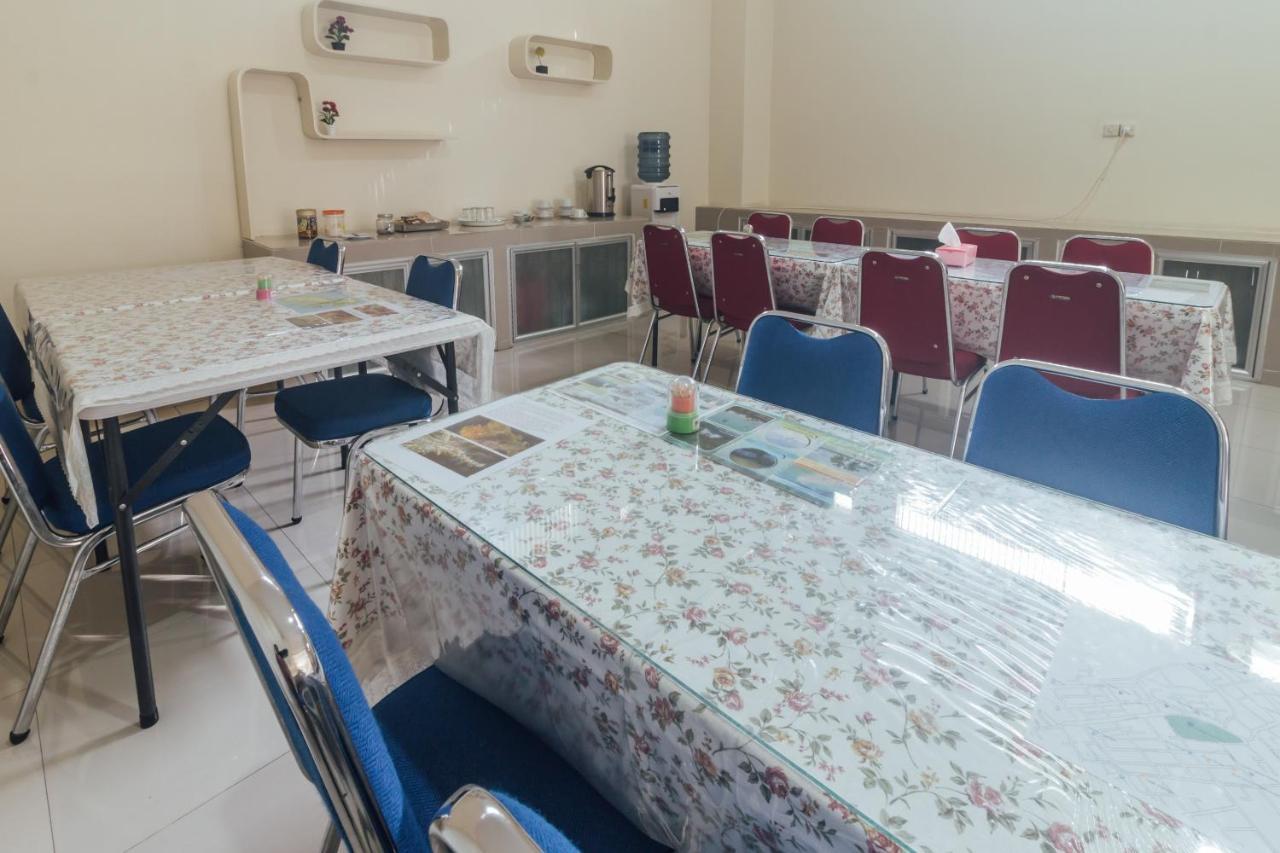Clean & Comfort Homestay Ambon Esterno foto