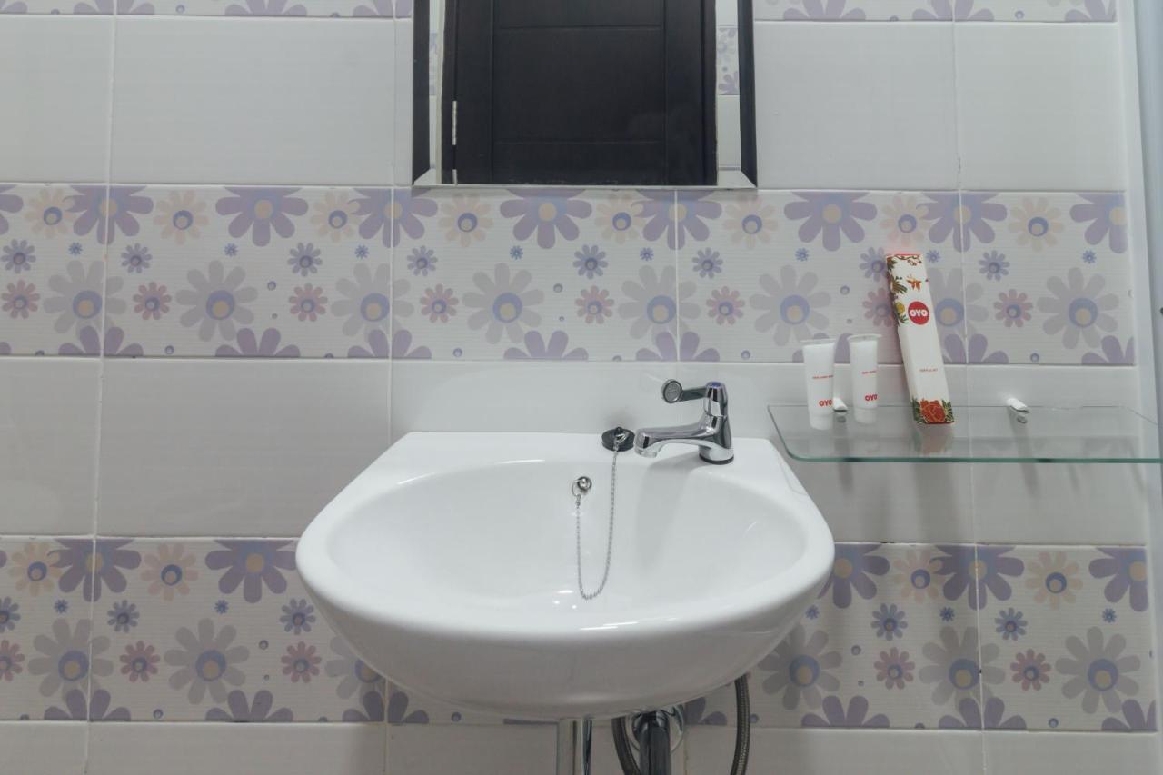Clean & Comfort Homestay Ambon Esterno foto