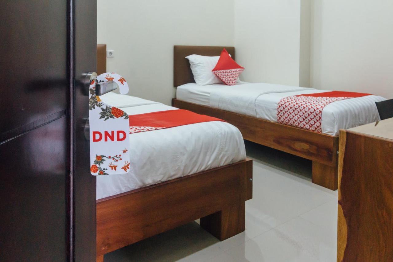 Clean & Comfort Homestay Ambon Esterno foto
