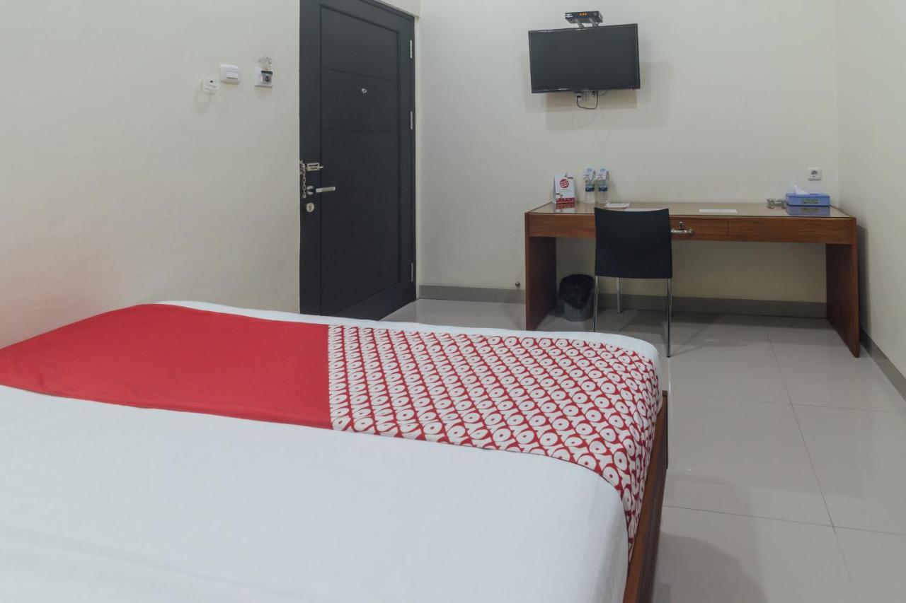 Clean & Comfort Homestay Ambon Esterno foto