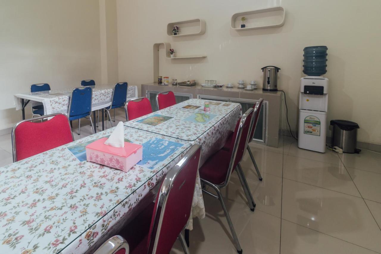Clean & Comfort Homestay Ambon Esterno foto