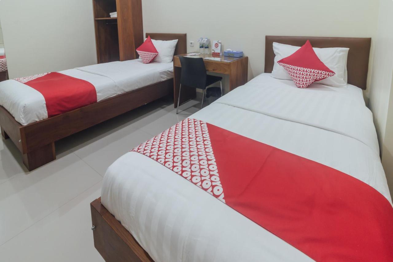 Clean & Comfort Homestay Ambon Esterno foto