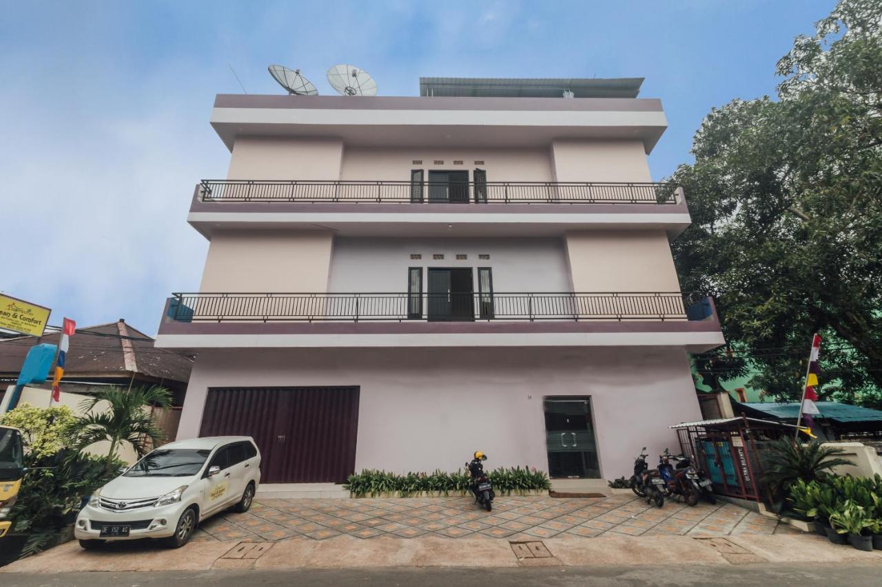 Clean & Comfort Homestay Ambon Esterno foto