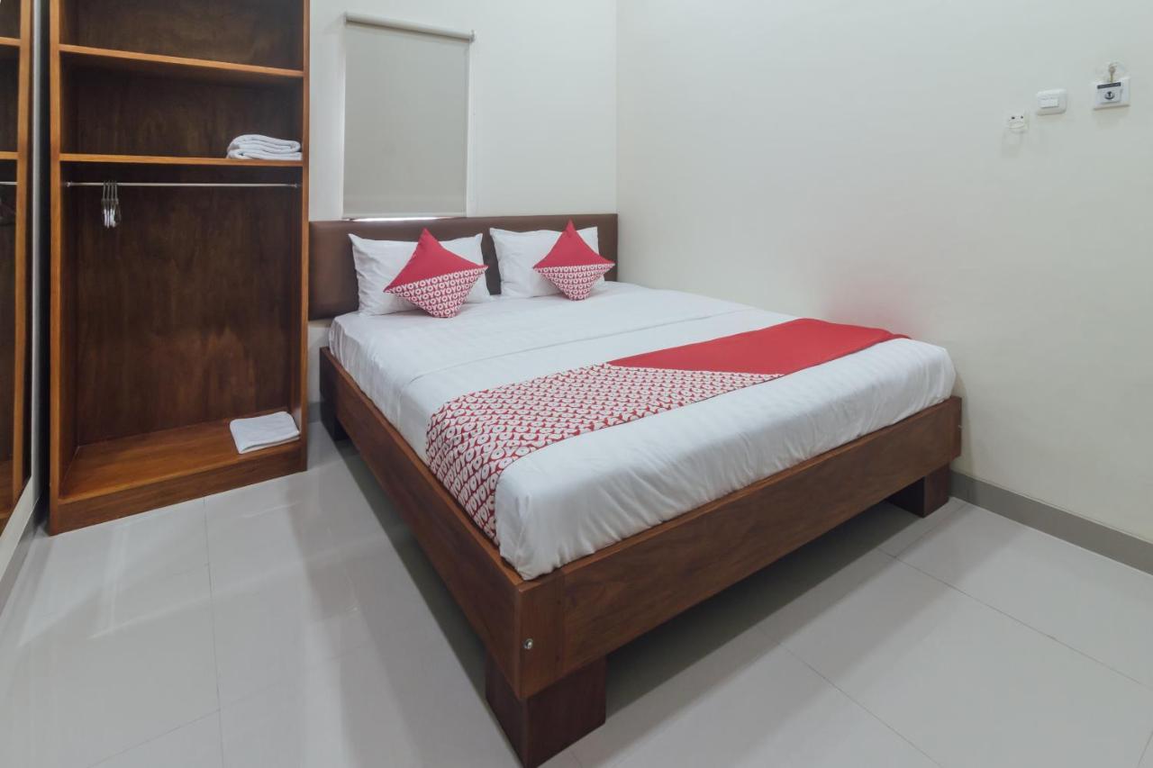 Clean & Comfort Homestay Ambon Esterno foto
