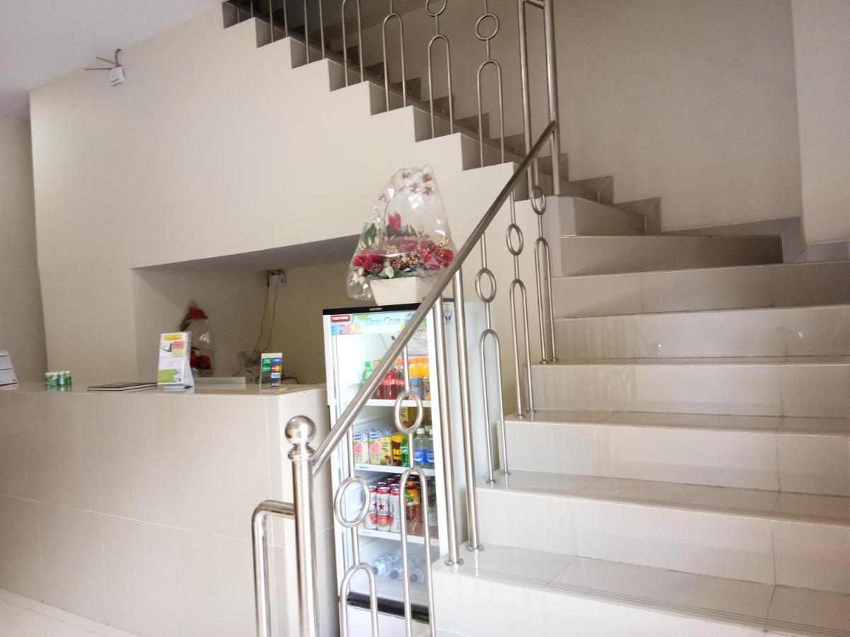 Clean & Comfort Homestay Ambon Esterno foto