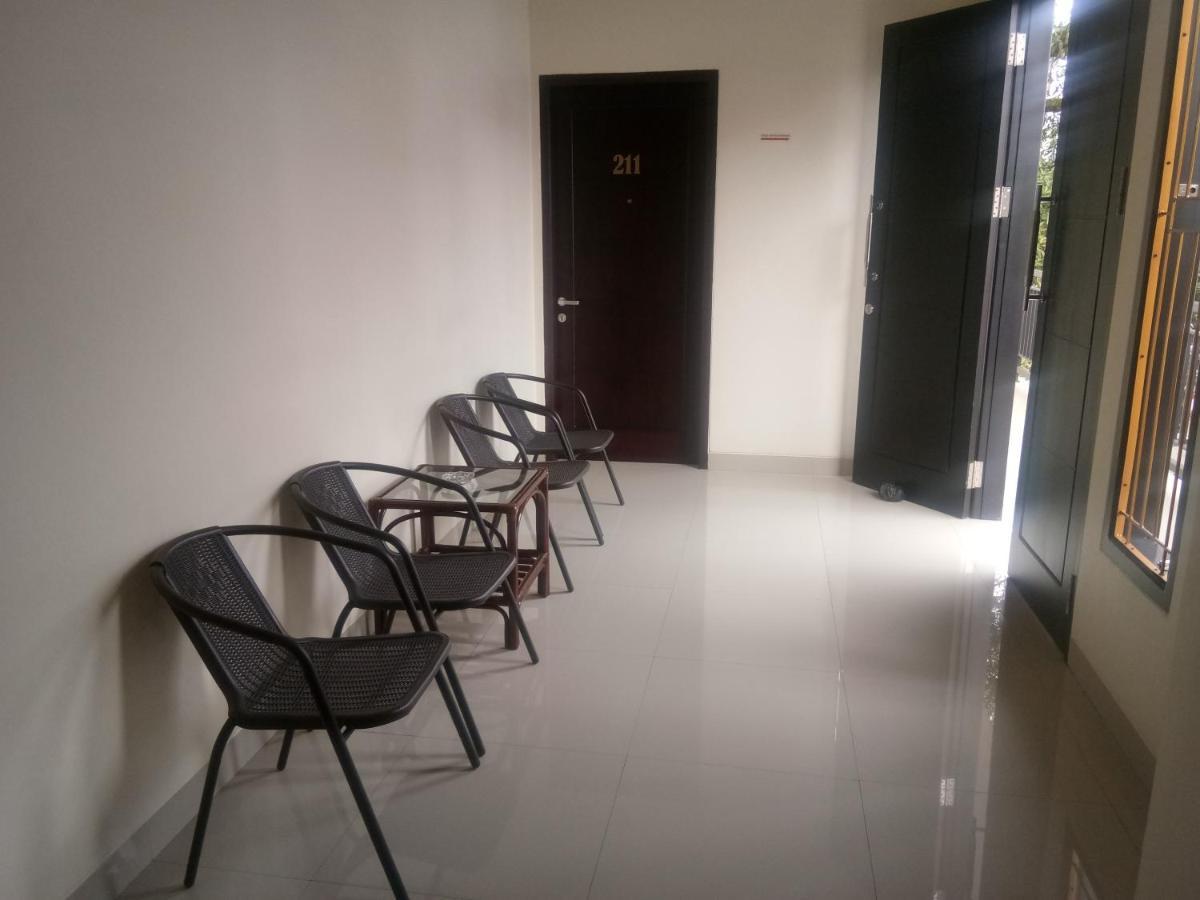 Clean & Comfort Homestay Ambon Esterno foto