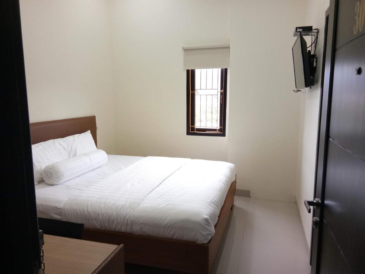 Clean & Comfort Homestay Ambon Esterno foto