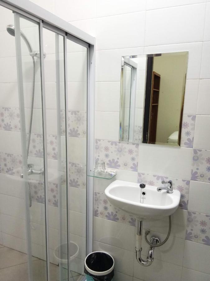Clean & Comfort Homestay Ambon Esterno foto